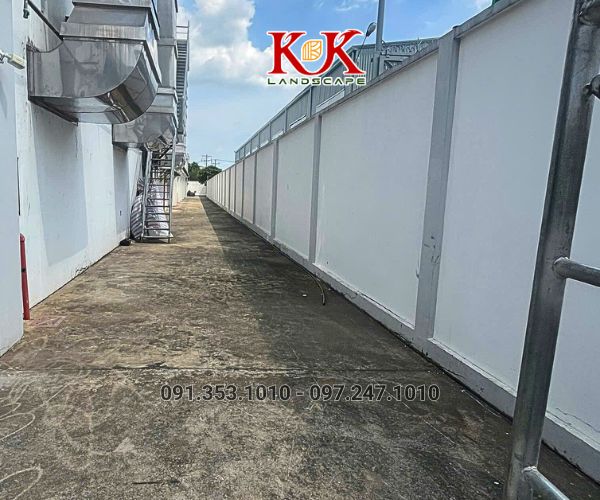 GIẢI PHÁP NÂNG CAO MẢNG XANH BẰNG HỆ TƯỜNG ĐỨNG CHO NHÀ MÁY CONSTANTIA VIỆT NAM